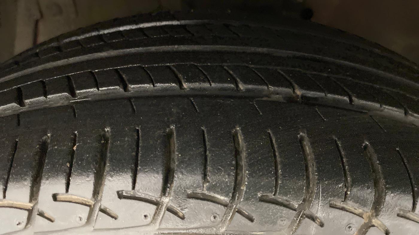 2016 Maruti Ciaz VXI PLUS AMT, Petrol, Automatic, 28,894 km, Left Front Tyre Tread