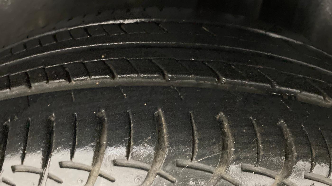 2016 Maruti Ciaz VXI PLUS AMT, Petrol, Automatic, 28,894 km, Left Rear Tyre Tread