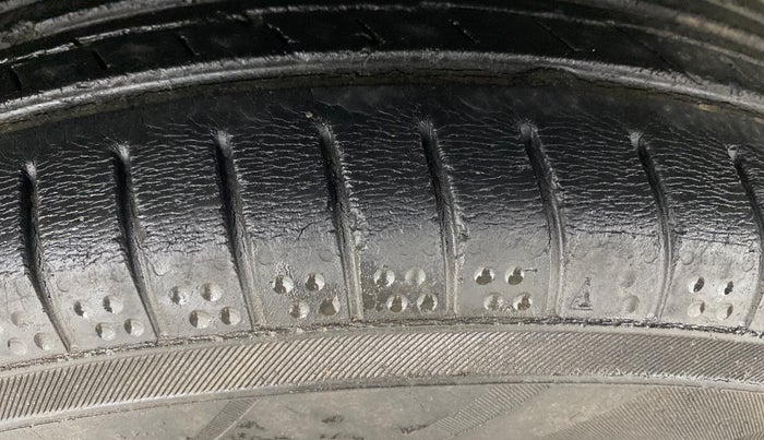 2013 Hyundai i20 MAGNA 1.2, Petrol, Manual, 61,580 km, Right Rear Tyre Tread