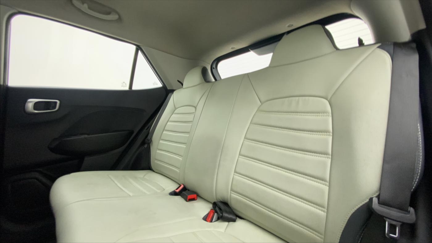2021 Hyundai VENUE S 1.2, Petrol, Manual, 31,392 km, Right Side Rear Door Cabin