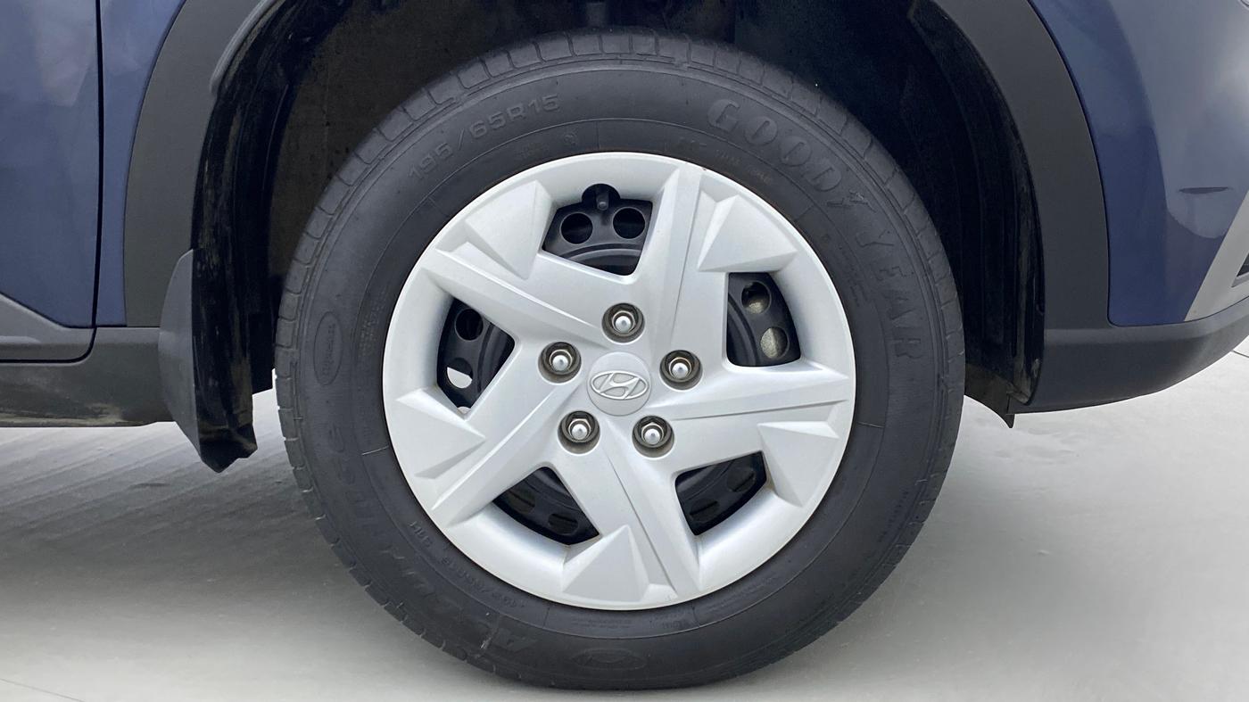 2021 Hyundai VENUE S 1.2, Petrol, Manual, 31,392 km, Right Front Wheel