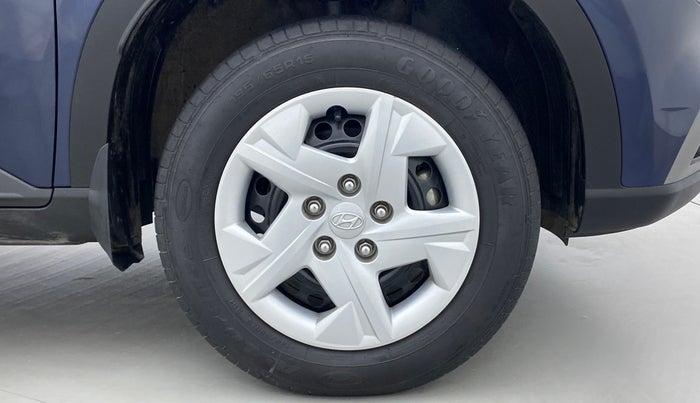 2021 Hyundai VENUE S 1.2, Petrol, Manual, 31,392 km, Right Front Wheel