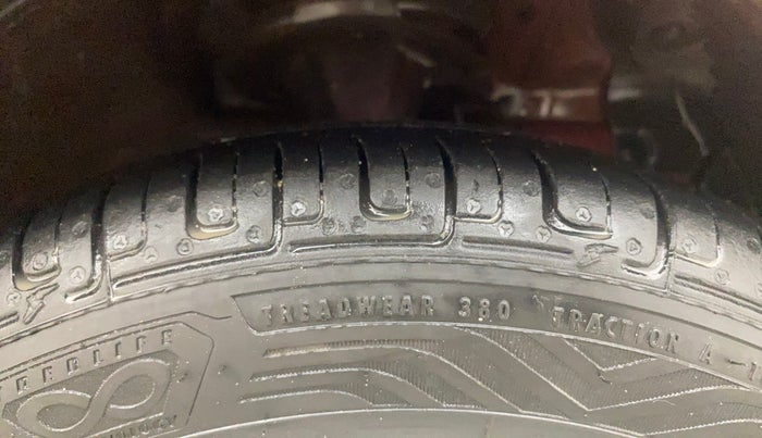 2015 Hyundai Eon MAGNA +, Petrol, Manual, 95,923 km, Right Front Tyre Tread