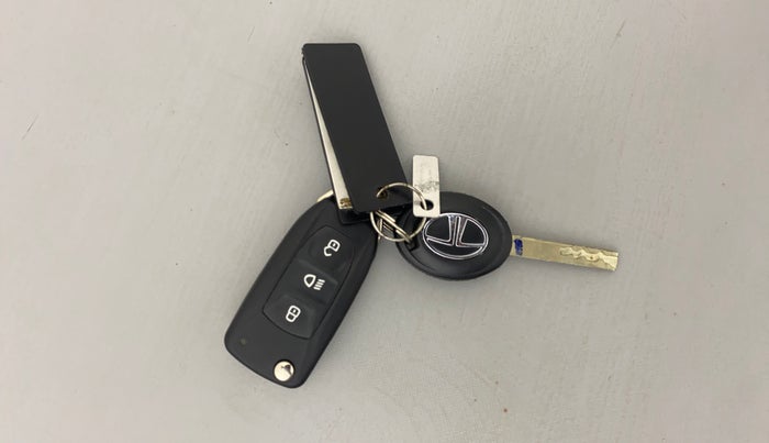 2021 Tata ALTROZ XE PETROL, Petrol, Manual, 7,630 km, Key Close Up