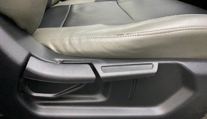 2019 Hyundai VENUE SX 1.0 TURBO, Petrol, Manual, 69,173 km, Driver Side Adjustment Panel