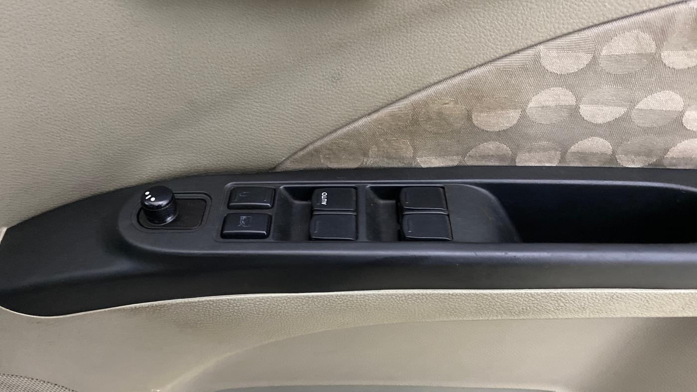 2016 Maruti Celerio ZXI AMT (O), Petrol, Automatic, 47,217 km, Driver Side Door Panels Control