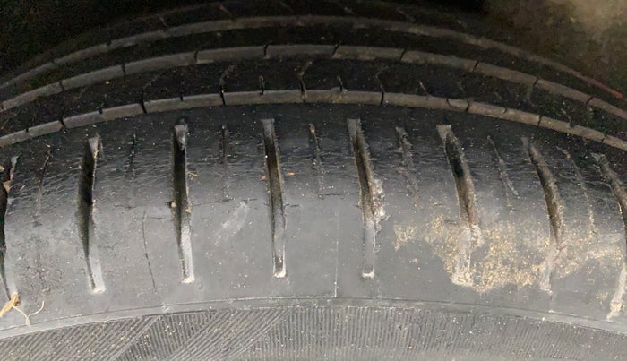2015 Maruti Baleno ALPHA PETROL 1.2, Petrol, Manual, 28,909 km, Left Rear Tyre Tread