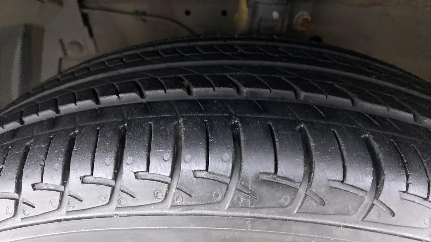 2017 Maruti Ertiga ZDI PLUS SHVS, Diesel, Manual, 67,211 km, Left Front Tyre Tread