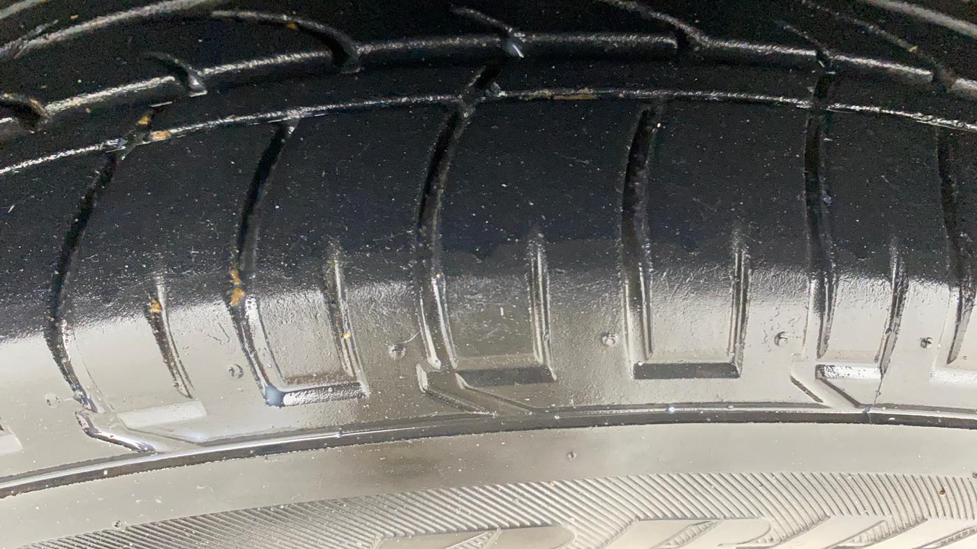 2024 Mahindra XUV300 W8 (O) 1.2 PETROL AMT, Petrol, Automatic, 17,821 km, Left Front Tyre Tread