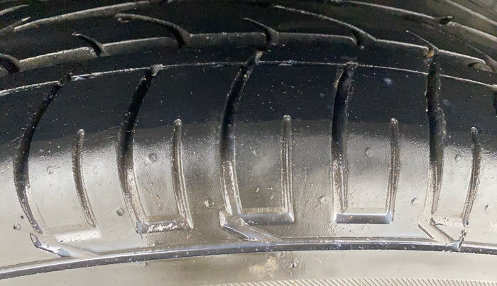 2024 Mahindra XUV300 W8 (O) 1.2 PETROL AMT, Petrol, Automatic, 17,792 km, Left Rear Tyre Tread