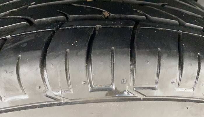 2024 Mahindra XUV300 W8 (O) 1.2 PETROL AMT, Petrol, Automatic, 17,792 km, Right Rear Tyre Tread