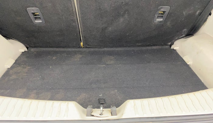 2024 Mahindra XUV300 W8 (O) 1.2 PETROL AMT, Petrol, Automatic, 17,792 km, Boot Inside