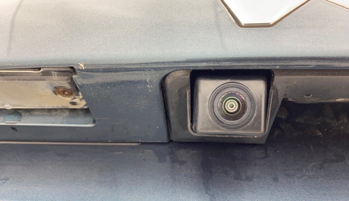 2024 Mahindra XUV300 W8 (O) 1.2 PETROL AMT, Petrol, Automatic, 17,792 km, Parking Camera