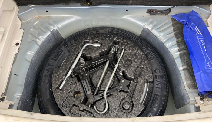 2024 Mahindra XUV300 W8 (O) 1.2 PETROL AMT, Petrol, Automatic, 17,792 km, Spare Tyre