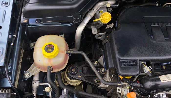 2024 Mahindra XUV300 W8 (O) 1.2 PETROL AMT, Petrol, Automatic, 17,792 km, Engine View - Right