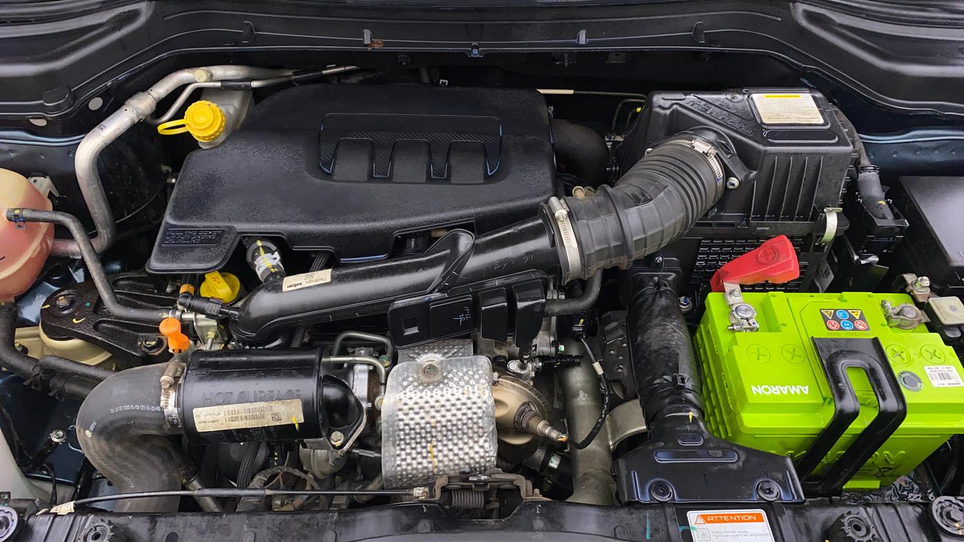 2024 Mahindra XUV300 W8 (O) 1.2 PETROL AMT, Petrol, Automatic, 17,821 km, Engine View