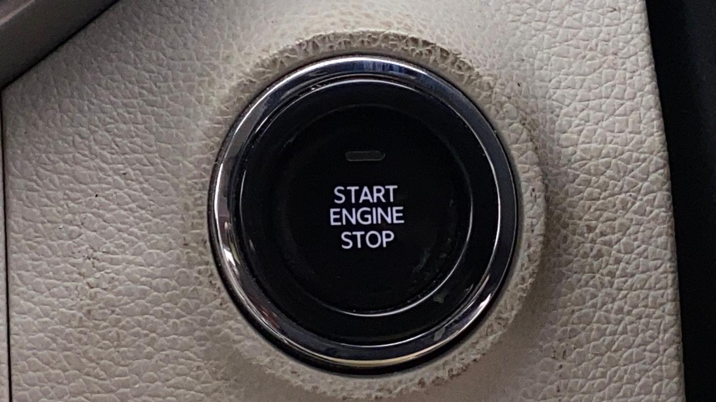 2024 Mahindra XUV300 W8 (O) 1.2 PETROL AMT, Petrol, Automatic, 17,821 km, Keyless Start/ Stop Button