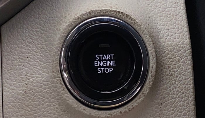 2024 Mahindra XUV300 W8 (O) 1.2 PETROL AMT, Petrol, Automatic, 17,792 km, Keyless Start/ Stop Button