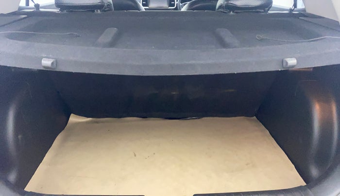 2021 Hyundai VENUE SX 1.5 CRDI, Diesel, Manual, 50,645 km, Boot Inside