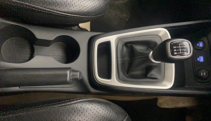 2021 Hyundai VENUE SX 1.5 CRDI, Diesel, Manual, 50,645 km, Gear Lever