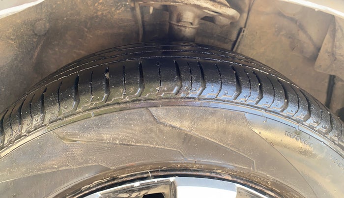 2016 Toyota Corolla Altis JS PETROL, Petrol, Manual, 73,979 km, Right Front Tyre Tread