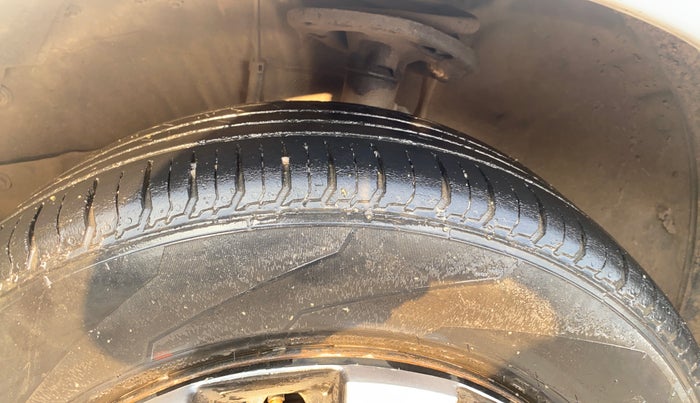 2016 Toyota Corolla Altis JS PETROL, Petrol, Manual, 73,979 km, Left Front Tyre Tread