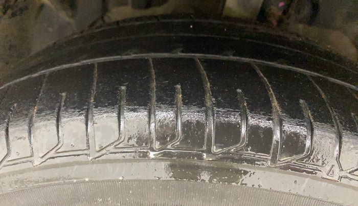 2015 Ford Ecosport TREND+ 1.5L DIESEL, Diesel, Manual, 1,23,134 km, Left Front Tyre Tread