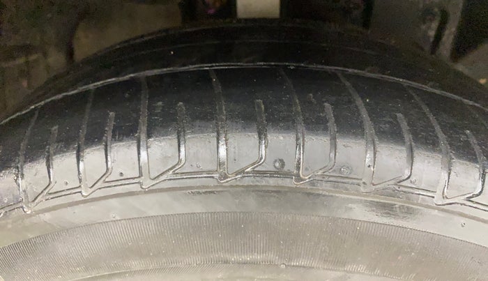 2015 Ford Ecosport TREND+ 1.5L DIESEL, Diesel, Manual, 1,23,134 km, Right Front Tyre Tread