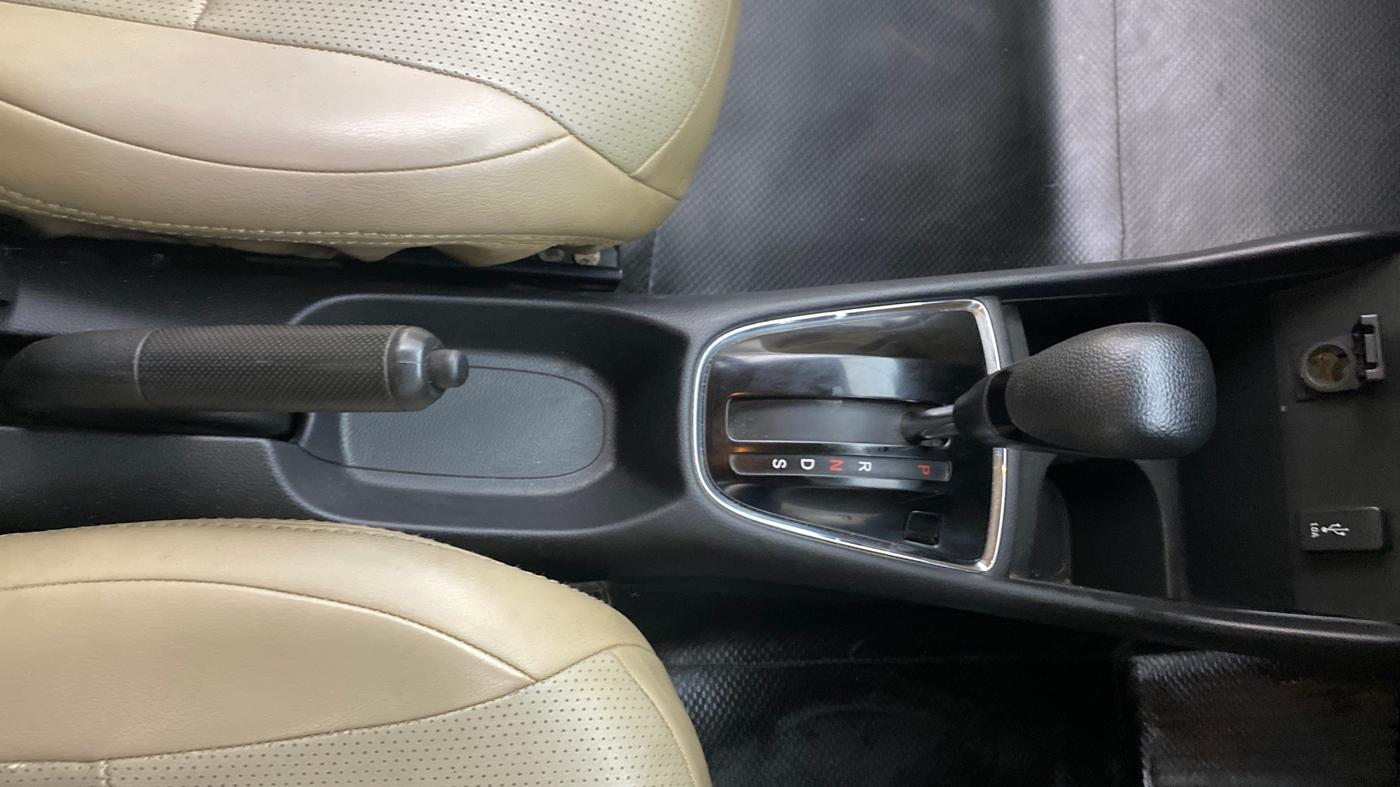 2018 Honda Amaze 1.2L I-VTEC V CVT, Petrol, Automatic, 70,136 km, Gear Lever
