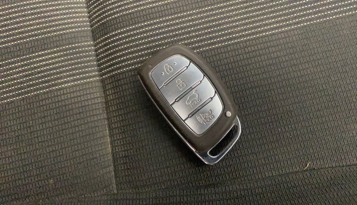 2020 Hyundai VENUE SX PLUS 1.0 TURBO DCT, Petrol, Automatic, 40,844 km, Key Close Up