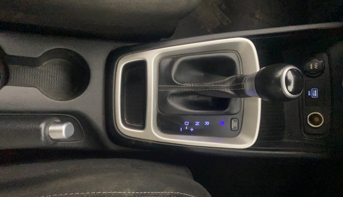 2020 Hyundai VENUE SX PLUS 1.0 TURBO DCT, Petrol, Automatic, 40,844 km, Gear Lever