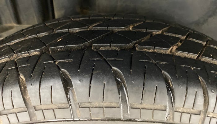 2014 Maruti Swift Dzire VXI, Petrol, Manual, 76,864 km, Right Rear Tyre Tread
