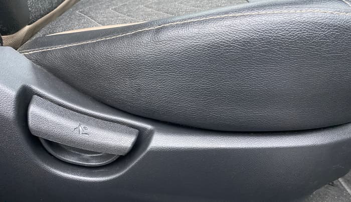 2020 Hyundai Grand i10 MAGNA 1.2 VTVT, CNG, Manual, 14,254 km, Driver Side Adjustment Panel