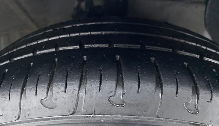 2020 Hyundai Grand i10 MAGNA 1.2 VTVT, CNG, Manual, 14,254 km, Right Front Tyre Tread