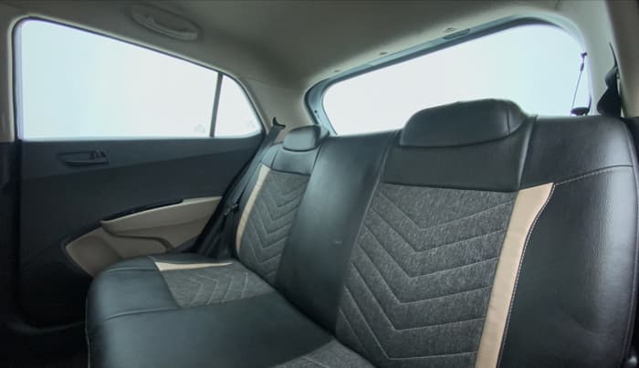 2020 Hyundai Grand i10 MAGNA 1.2 VTVT, CNG, Manual, 14,254 km, Right Side Rear Door Cabin