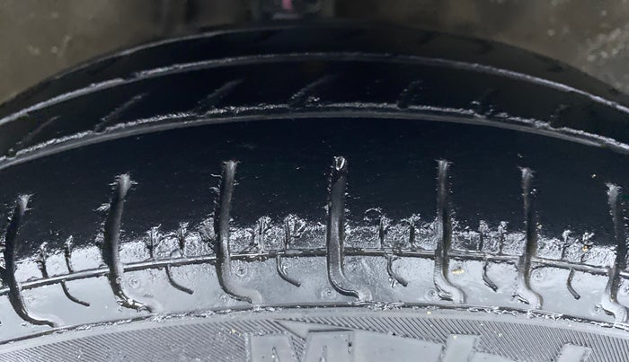 2013 Maruti Alto 800 LXI, Petrol, Manual, 28,782 km, Right Front Tyre Tread
