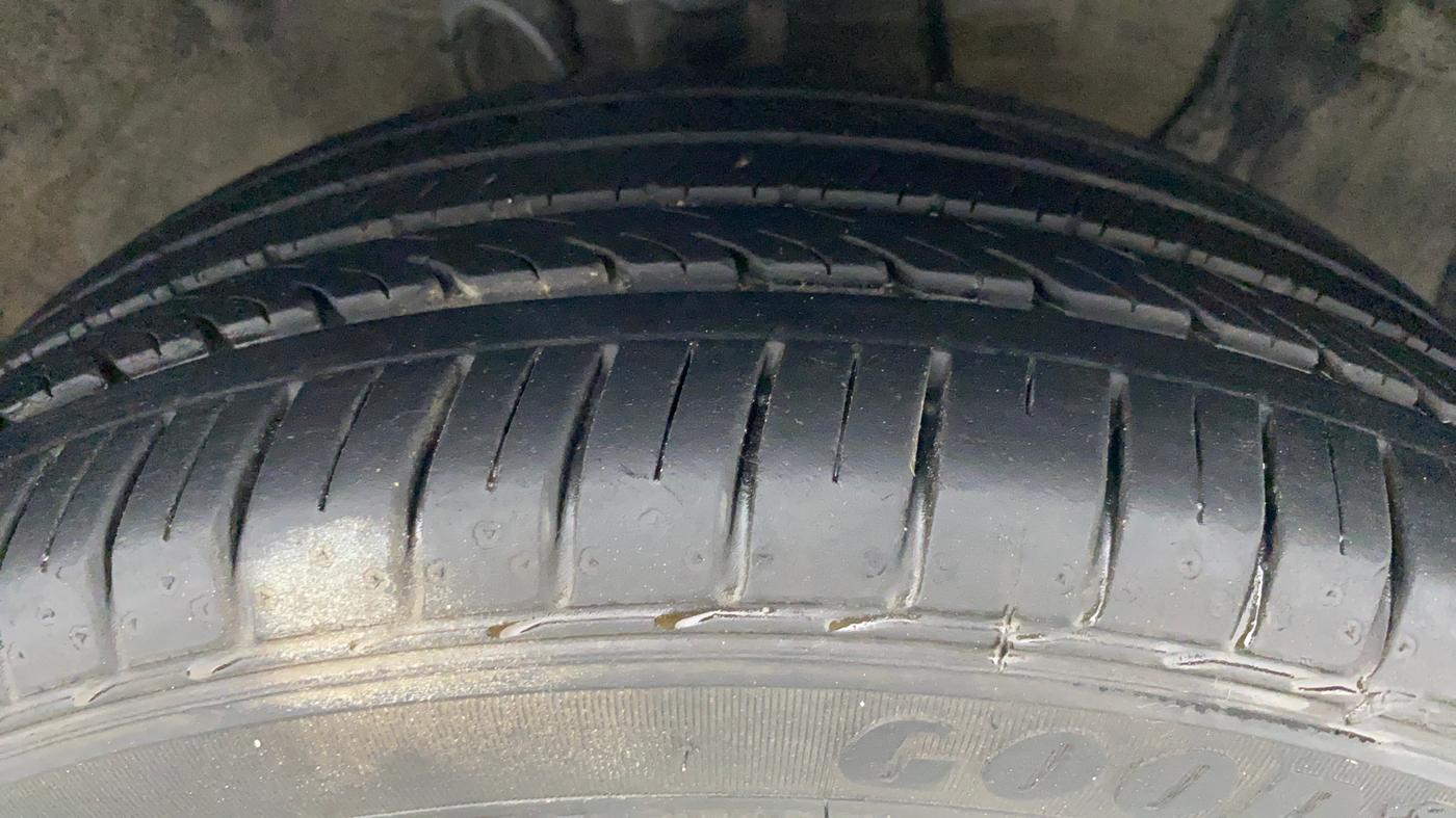 2017 Hyundai Elite i20 ASTA 1.2 (O), Petrol, Manual, 60,758 km, Right Front Tyre Tread