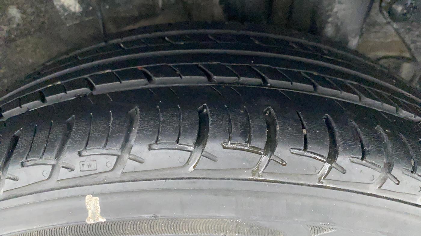 2017 Hyundai Elite i20 ASTA 1.2 (O), Petrol, Manual, 60,758 km, Left Rear Tyre Tread