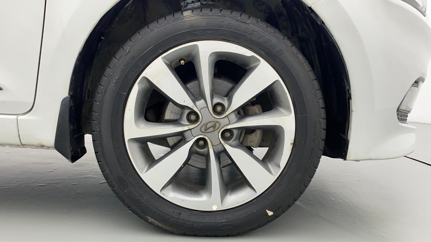 2017 Hyundai Elite i20 ASTA 1.2 (O), Petrol, Manual, 60,758 km, Right Front Wheel