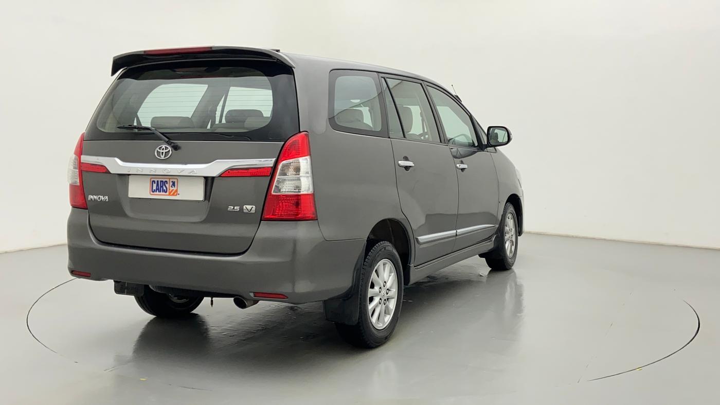 2014 Toyota Innova 2.5 VX 8 STR BS IV, Diesel, Manual, 70,285 km, Right Back Diagonal