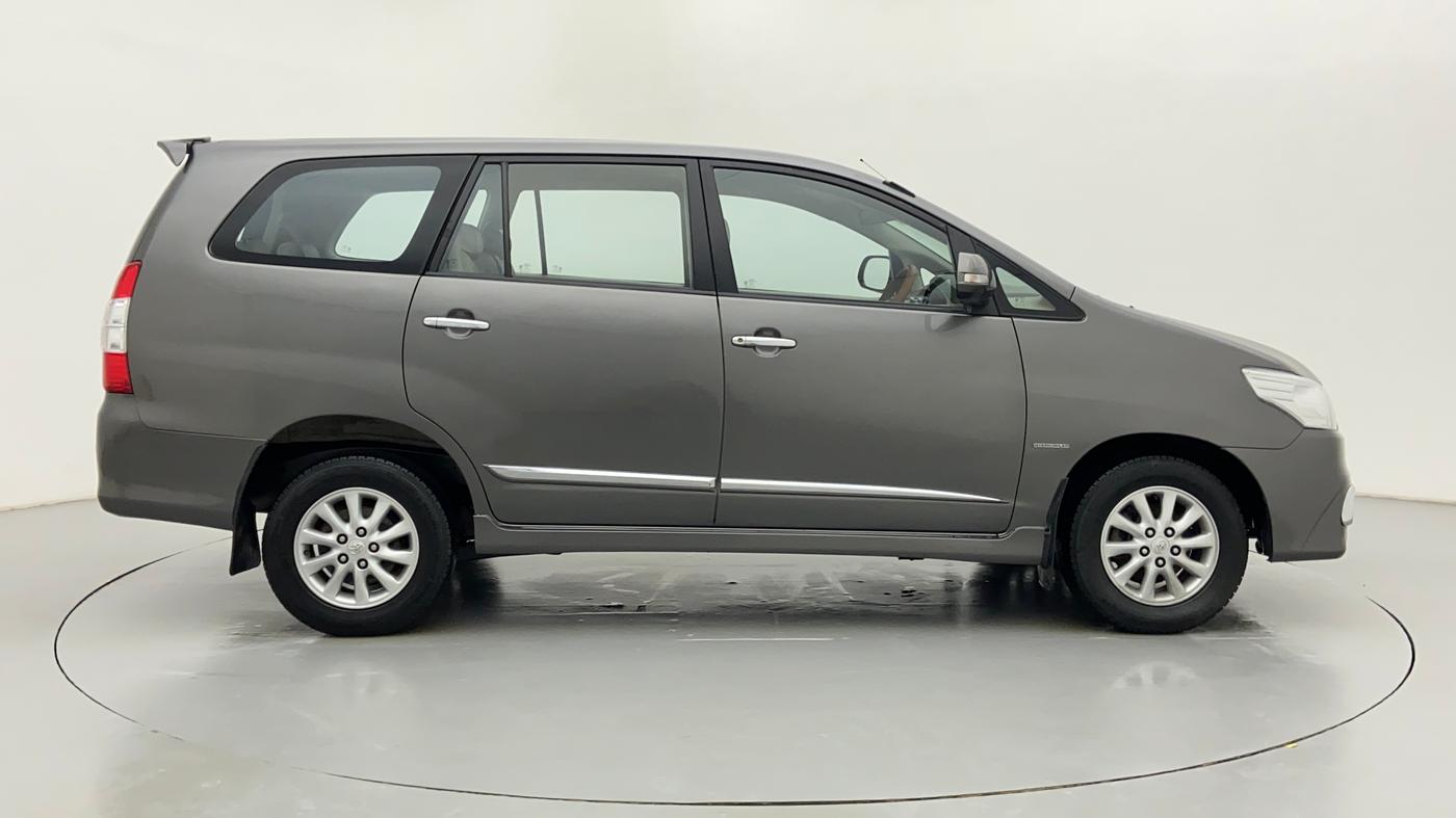 2014 Toyota Innova 2.5 VX 8 STR BS IV, Diesel, Manual, 70,285 km, Right Side