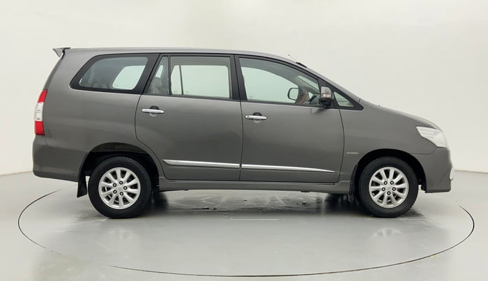 2014 Toyota Innova 2.5 VX 8 STR BS IV, Diesel, Manual, 70,285 km, Right Side