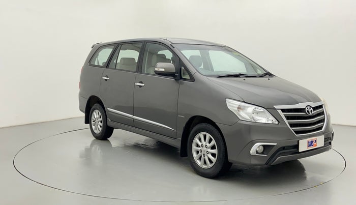 2014 Toyota Innova 2.5 VX 8 STR BS IV, Diesel, Manual, 70,285 km, Right Front Diagonal