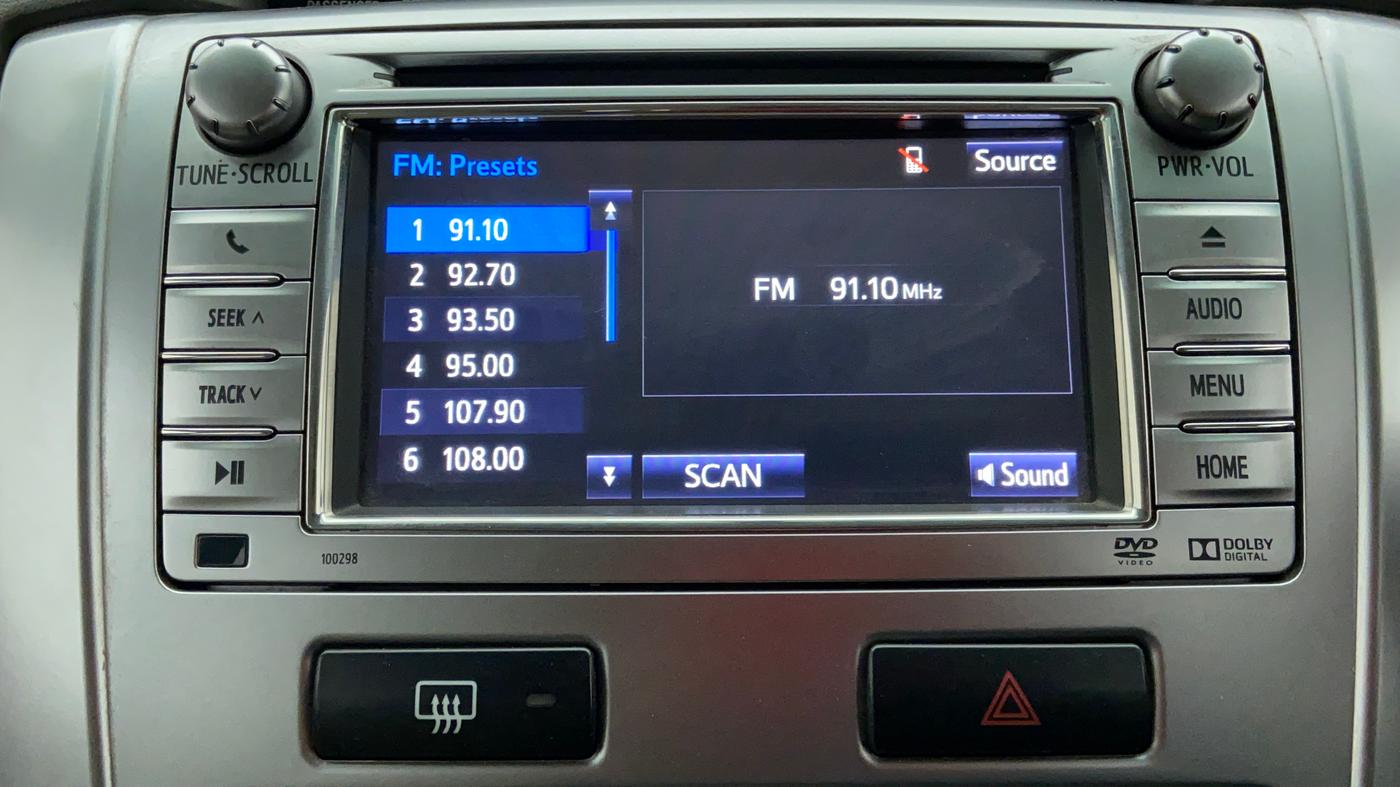 2014 Toyota Innova 2.5 VX 8 STR BS IV, Diesel, Manual, 70,285 km, Infotainment System