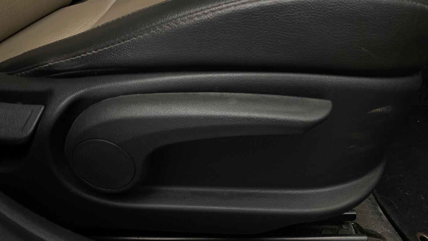 2020 Hyundai Verna SX (O)1.5 MPi, Petrol, Manual, 99,377 km, Driver Side Adjustment Panel