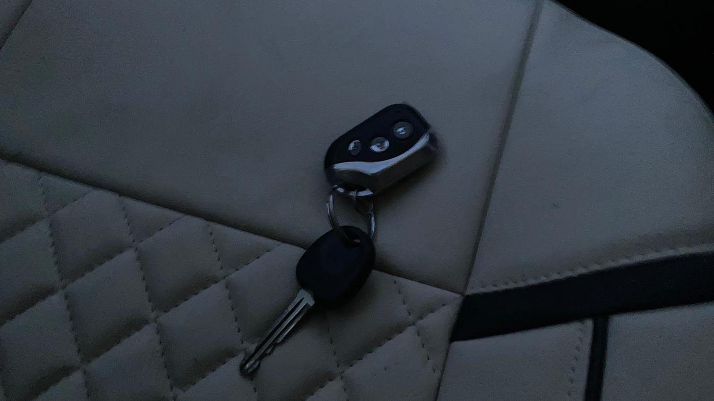 2013 Hyundai i10 SPORTZ 1.2 AT, Petrol, Automatic, 82,296 km, Key Close Up