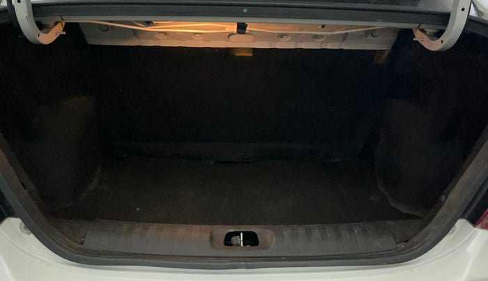 2015 Maruti Swift Dzire LXI, Petrol, Manual, 68,694 km, Boot Inside