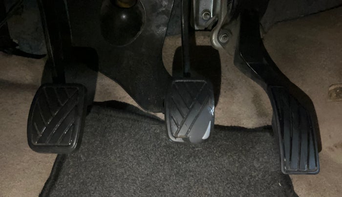 2015 Maruti Swift Dzire LXI, Petrol, Manual, 68,694 km, Pedals