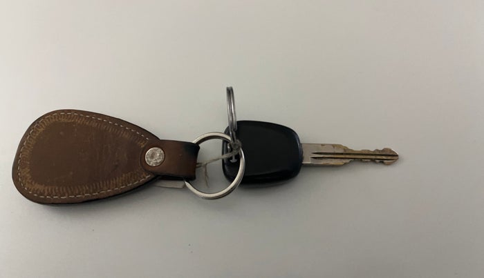 2015 Maruti Swift Dzire LXI, Petrol, Manual, 68,694 km, Key Close Up