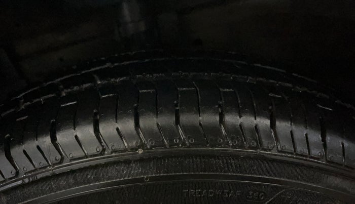 2015 Maruti Swift Dzire LXI, Petrol, Manual, 68,694 km, Left Front Tyre Tread